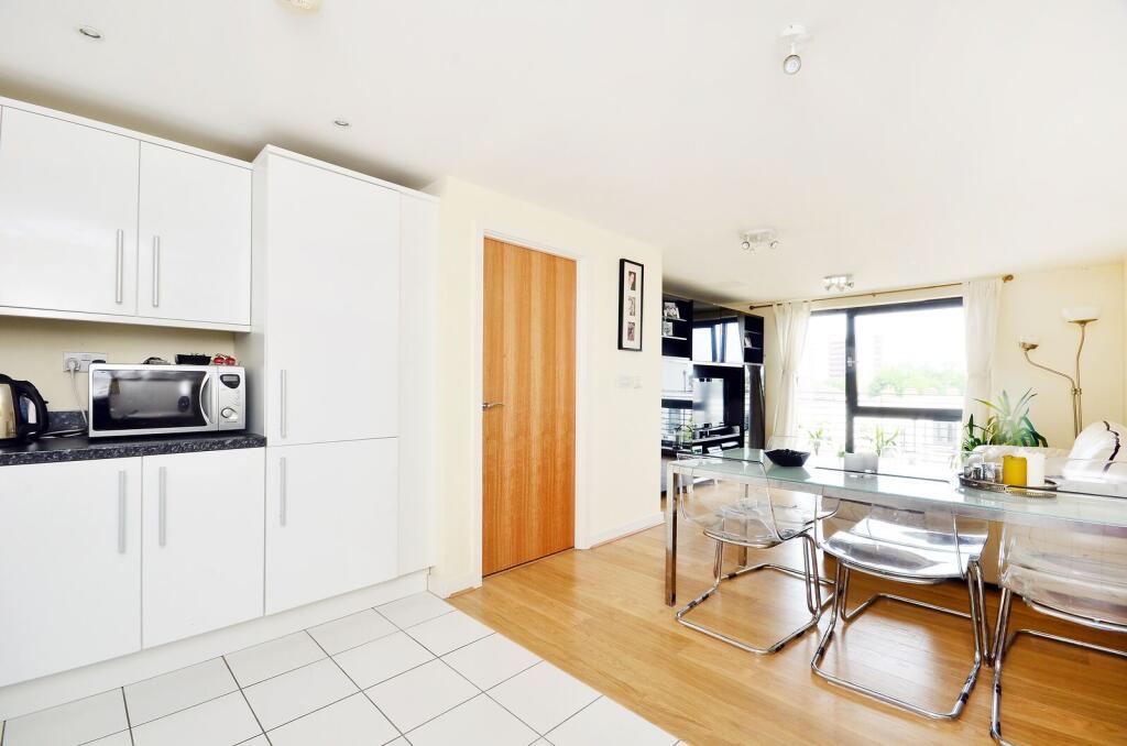 2 bed 1st Floor Flat for rent in London. From Foxtons - Ealing