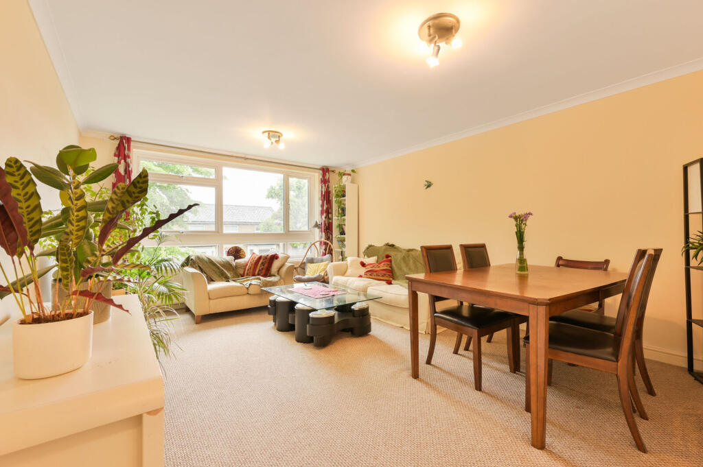 2 bed 1st Floor Flat for rent in London. From Foxtons - Ealing