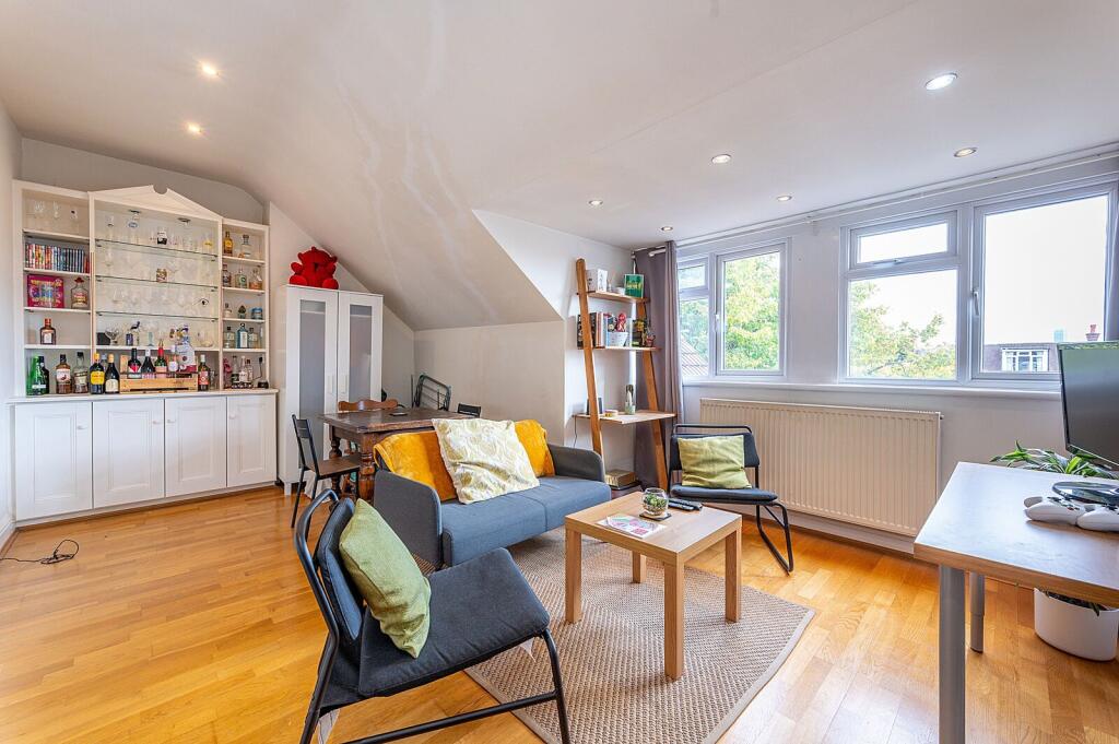 2 bed 1st Floor Flat for rent in Acton. From Foxtons - Ealing 2 bed 1st Floor Flat for rent in Acton. From Foxtons - Ealing