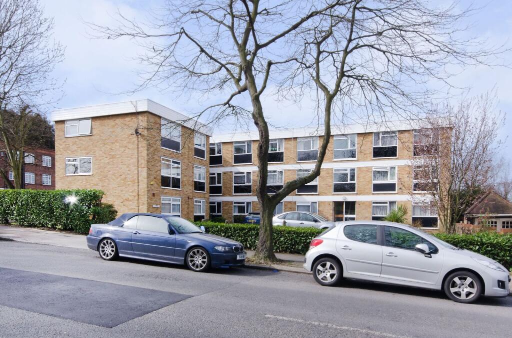 2 bed 1st Floor Flat for rent in Greenford. From Foxtons - Ealing