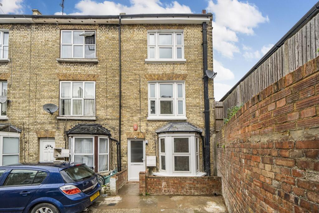 3 bed End of Terrace for rent in Brentford. From Foxtons - Ealing
