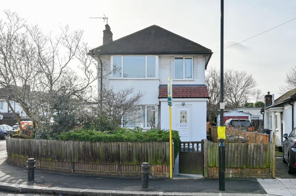 2 bed Mid Terraced House for rent in Greenford. From Foxtons - Ealing