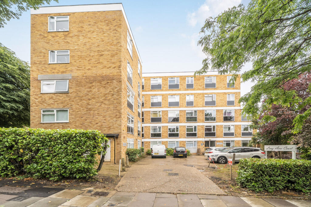 2 bed 1st Floor Flat for rent in Greenford. From Foxtons - Ealing
