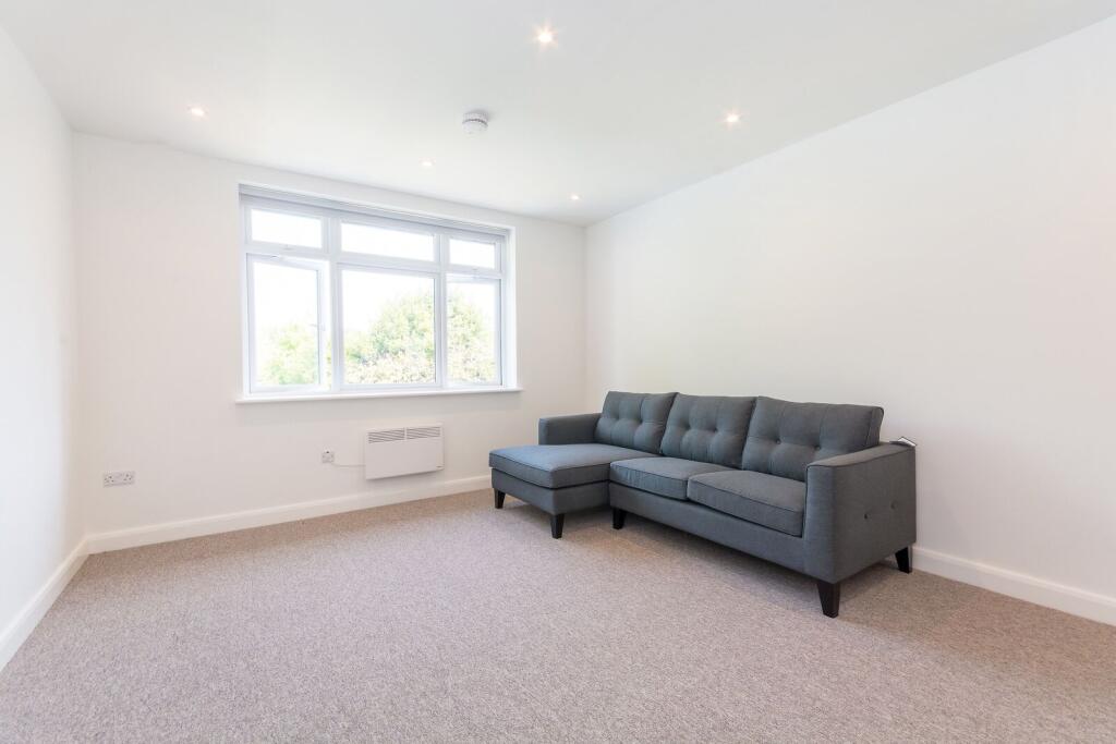 3 bed 1st Floor Flat for rent in Acton. From Foxtons - Ealing