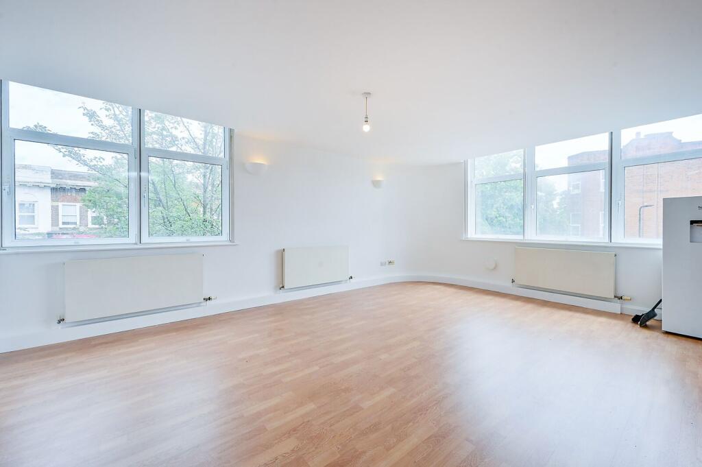 3 bed 1st Floor Flat for rent in Acton. From Foxtons - Ealing