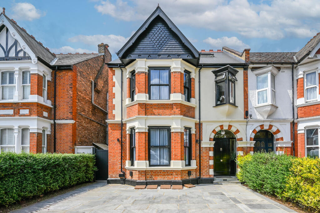 2 bed 1st Floor Flat for rent in Acton. From Foxtons - Ealing