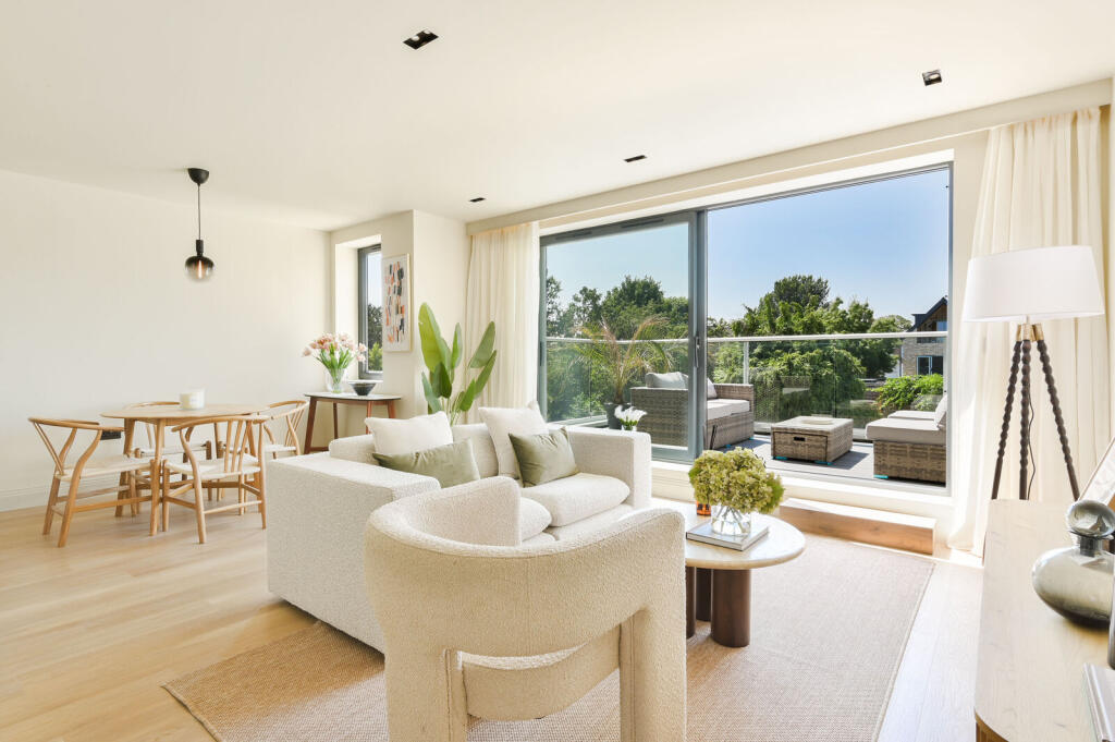 2 bed 1st Floor Flat for rent in Acton. From Foxtons - Ealing 2 bed 1st Floor Flat for rent in Acton. From Foxtons - Ealing