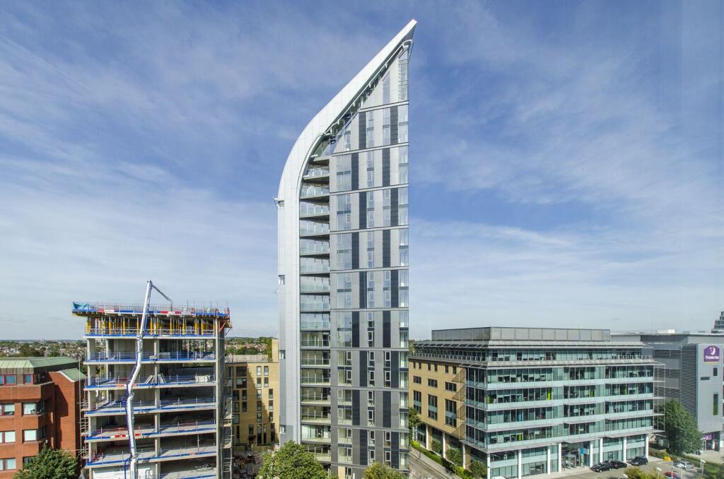 2 bed 1st Floor Flat for rent in Hounslow. From Foxtons - Ealing