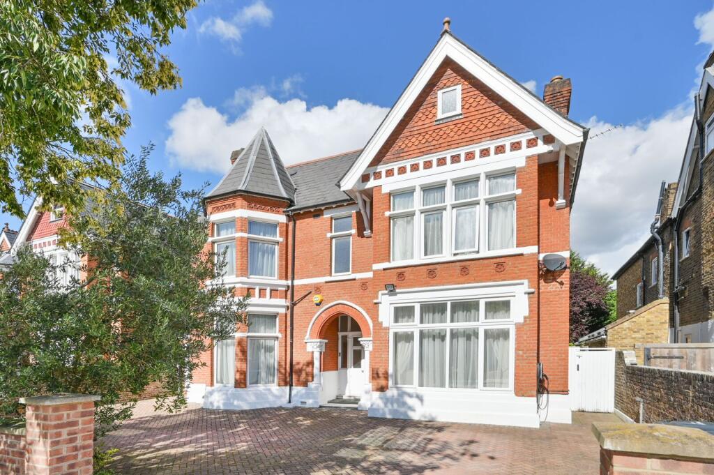 8 bed Detached for rent in Acton. From Foxtons - Ealing 8 bed Detached for rent in Acton. From Foxtons - Ealing