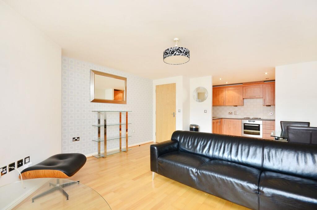 2 bed 1st Floor Flat for rent in London. From Foxtons - Ealing