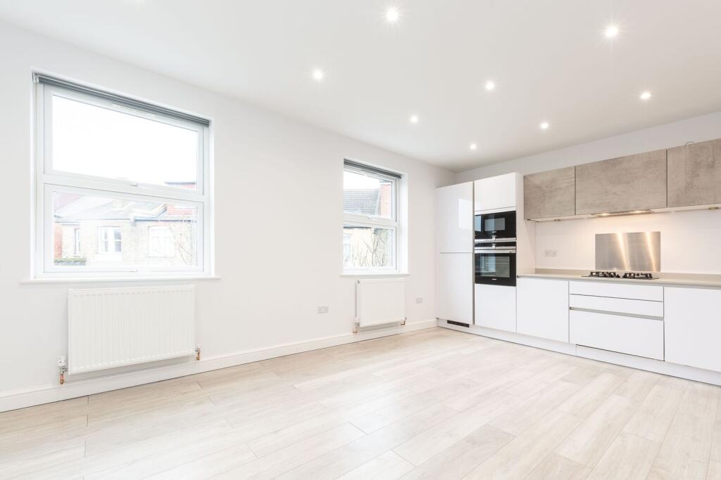 3 bed 1st Floor Flat for rent in London. From Foxtons - Ealing 3 bed 1st Floor Flat for rent in London. From Foxtons - Ealing