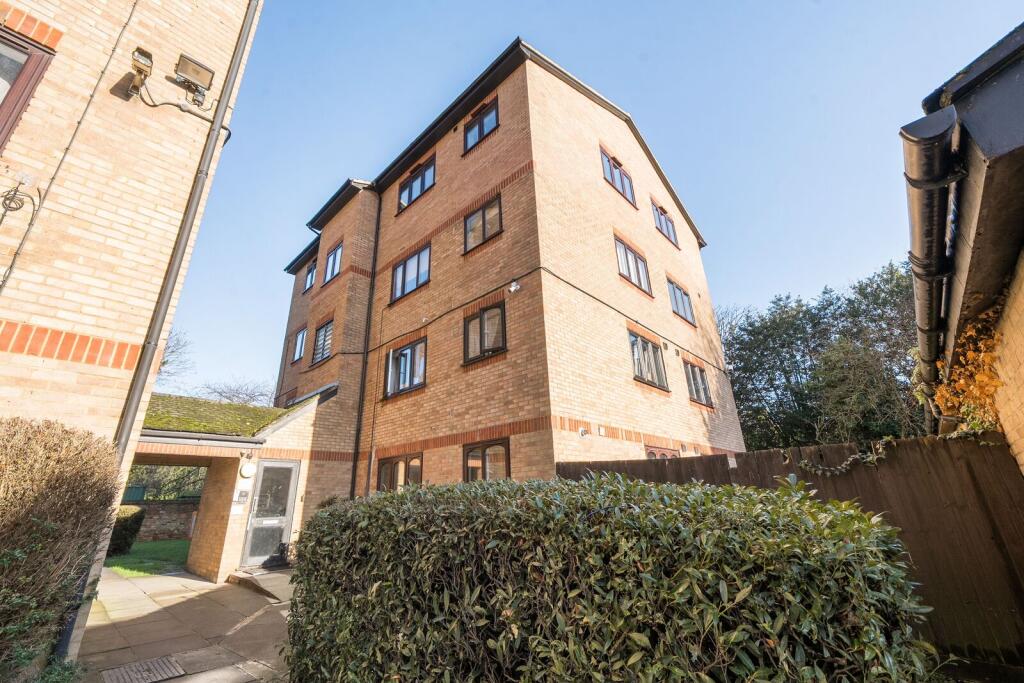 4 bed Studio for rent in London. From Foxtons - Ealing