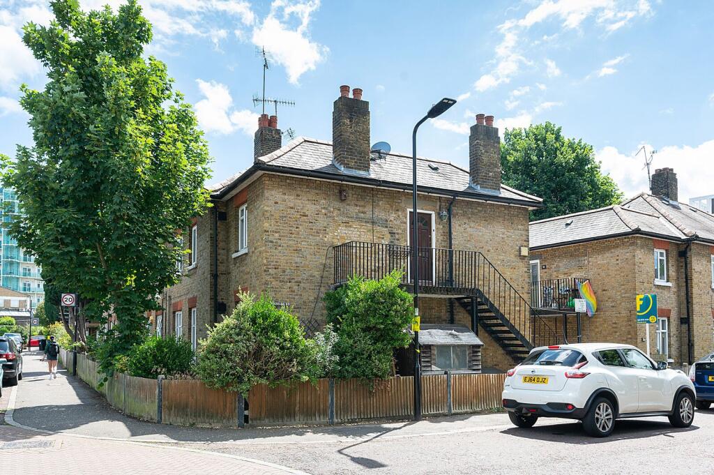 3 bed 1st Floor Flat for rent in Greenford. From Foxtons - Ealing