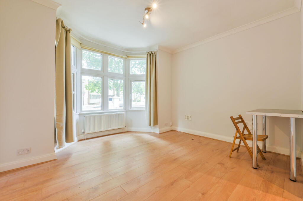 1 bed 1st Floor Flat for rent in Brentford. From Foxtons - Ealing