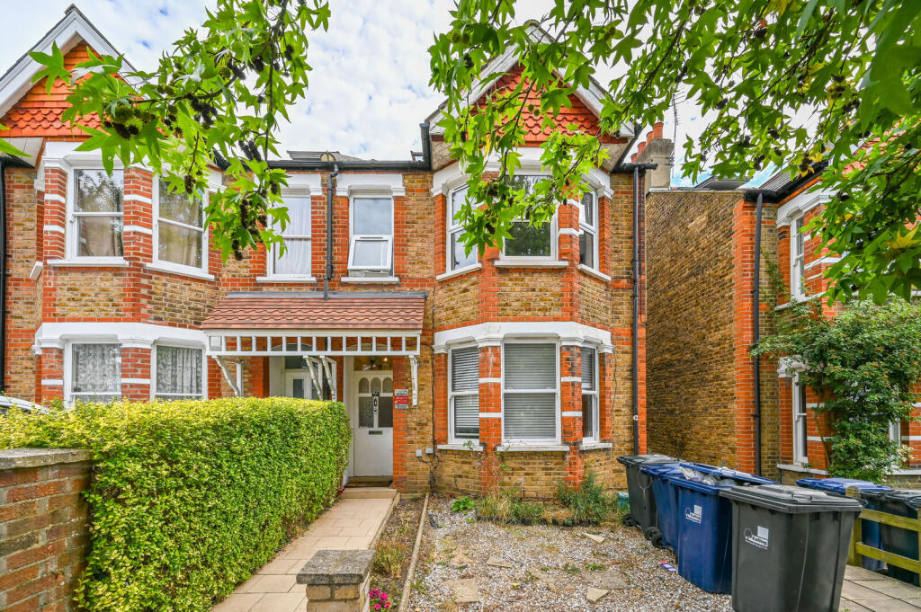 3 bed 1st Floor Flat for rent in Greenford. From Foxtons - Ealing