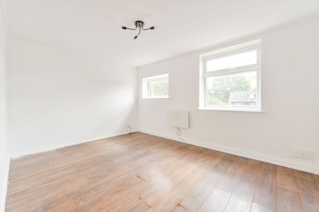 2 bed 1st Floor Flat for rent in London. From Foxtons - Ealing