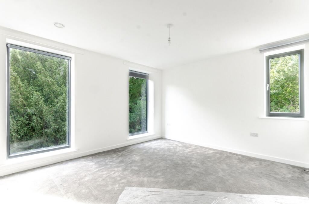 4 bed Detached for rent in London. From Foxtons - Ealing