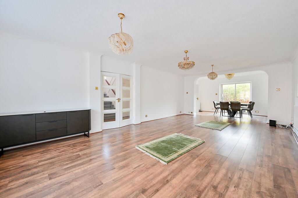 4 bed Detached for rent in London. From Foxtons - Ealing
