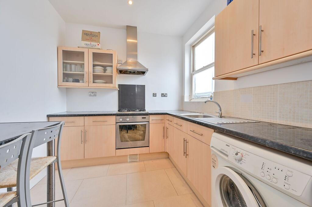 2 bed 1st Floor Flat for rent in London. From Foxtons - Ealing