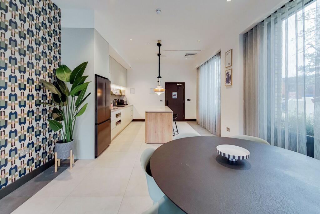 2 bed 1st Floor Flat for rent in London. From Foxtons - Ealing
