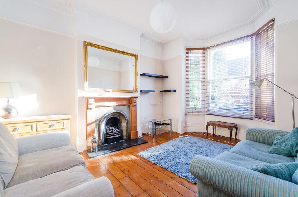 1 bed 1st Floor Flat for rent in London. From Foxtons - Ealing