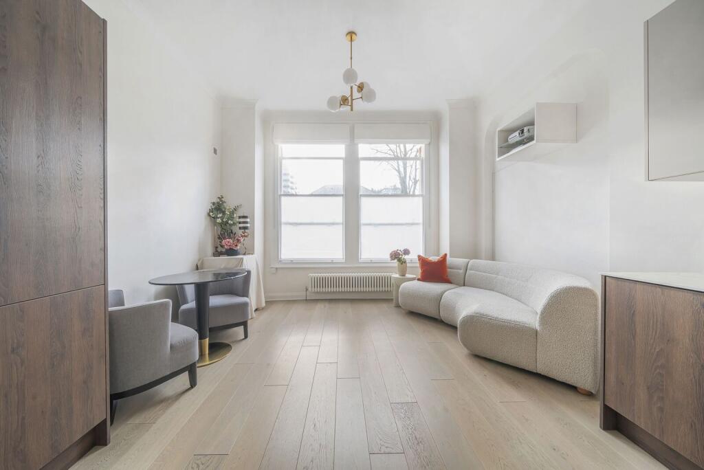 2 bed 1st Floor Flat for rent in London. From Foxtons - Ealing