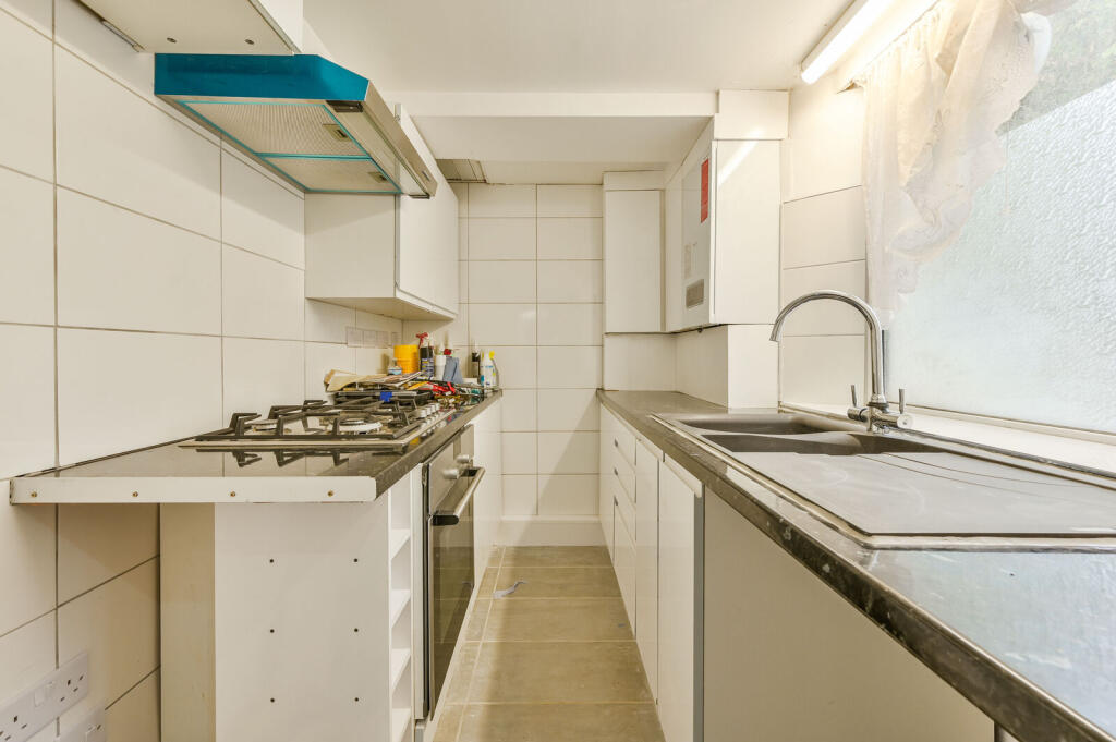 1 bed 1st Floor Flat for rent in London. From Foxtons - Ealing