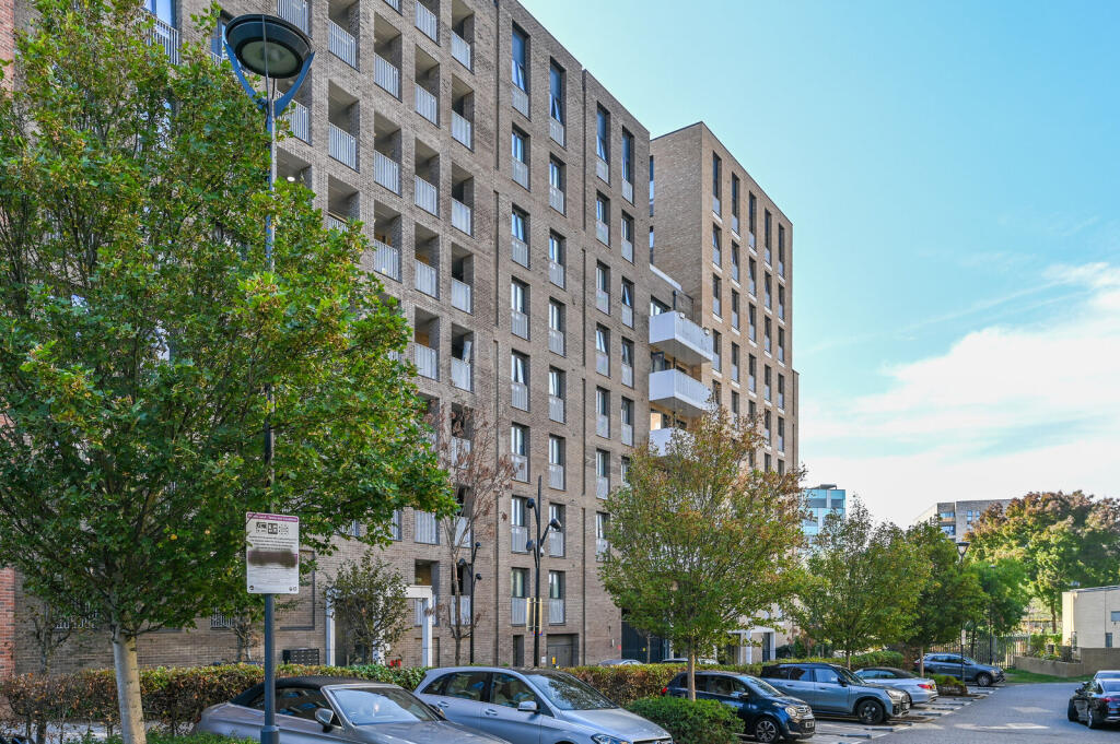 3 bed 1st Floor Flat for rent in London. From Foxtons - Ealing