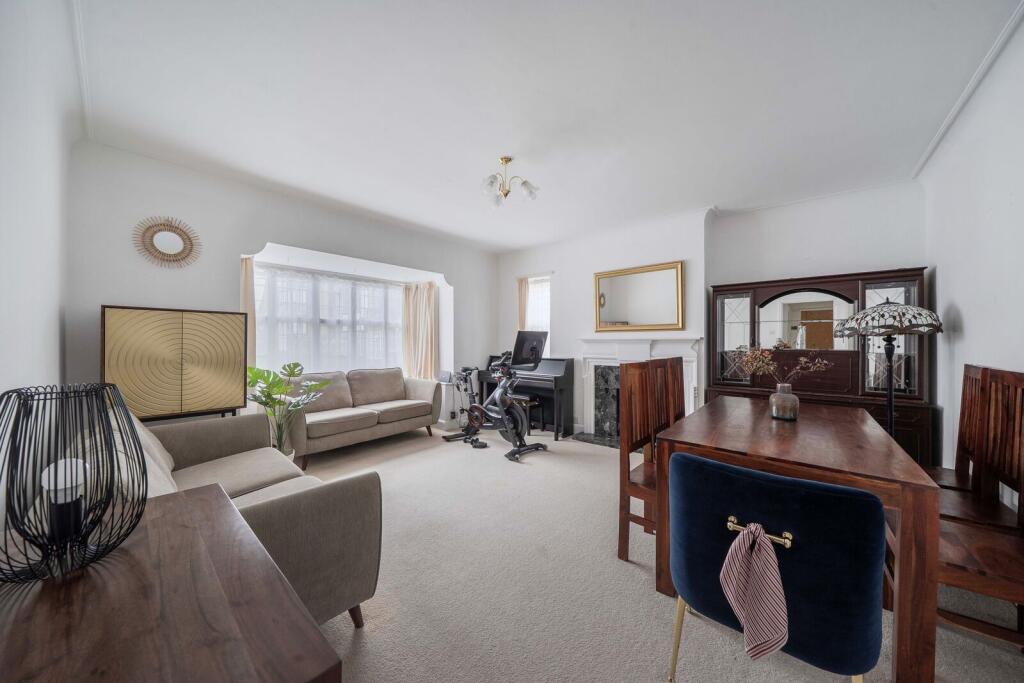 2 bed 1st Floor Flat for rent in Acton. From Foxtons - Ealing