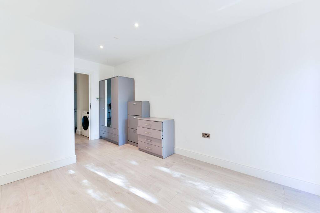 0 bed Studio for rent in London. From Foxtons - Ealing