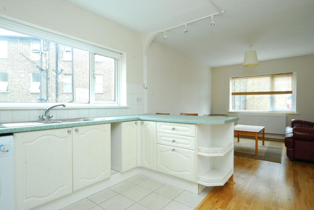 3 bed 1st Floor Flat for rent in London. From Foxtons - Ealing