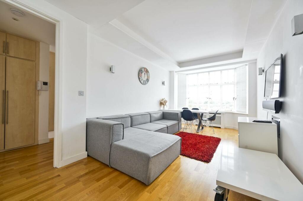 2 bed 1st Floor Flat for rent in London. From Foxtons - Earls Court