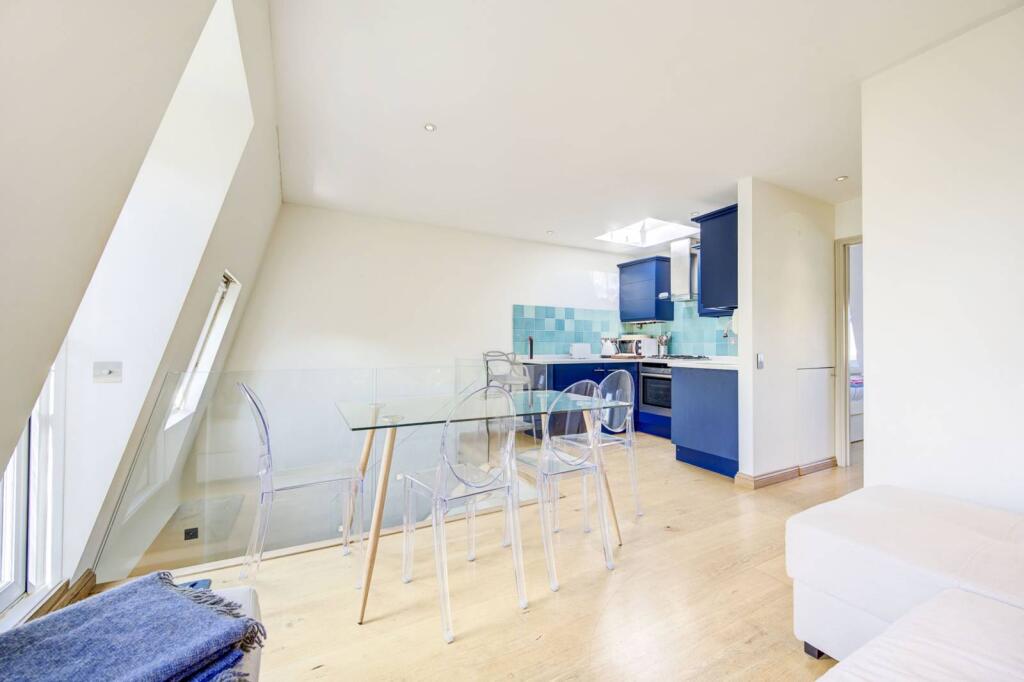 1 bed 1st Floor Flat for rent in London. From Foxtons - Earls Court