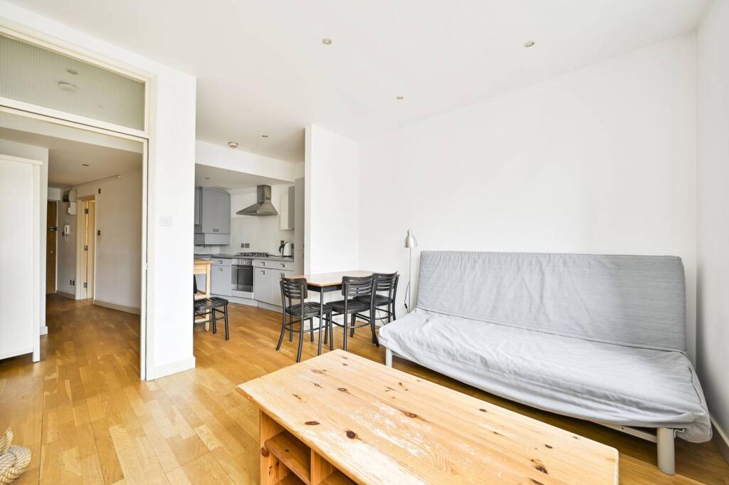 1 bed 1st Floor Flat for rent in London. From Foxtons - Earls Court