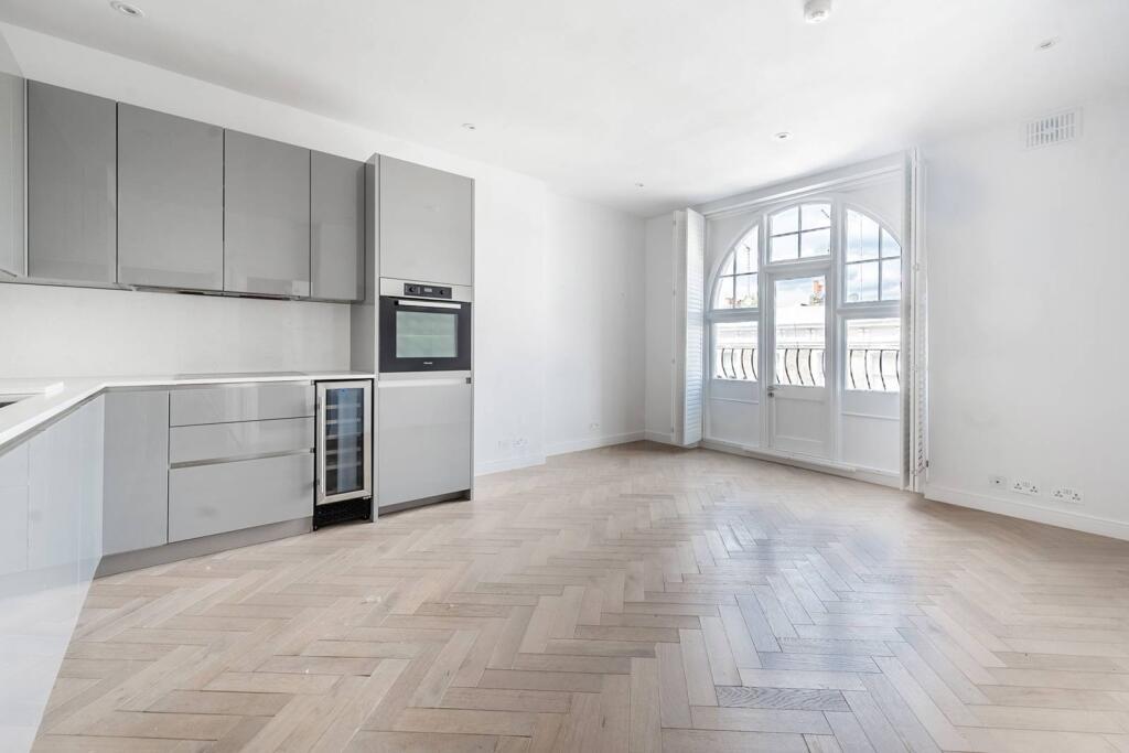 2 bed 1st Floor Flat for rent in London. From Foxtons - Earls Court