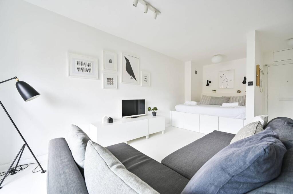 4 bed Studio for rent in London. From Foxtons - Earls Court