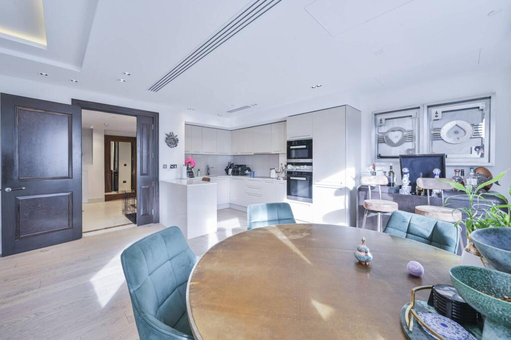 2 bed 1st Floor Flat for rent in London. From Foxtons - Earls Court