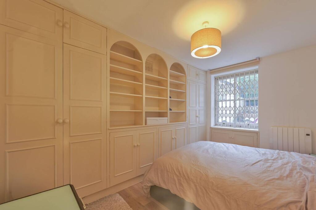 1 bed 1st Floor Flat for rent in London. From Foxtons - Earls Court