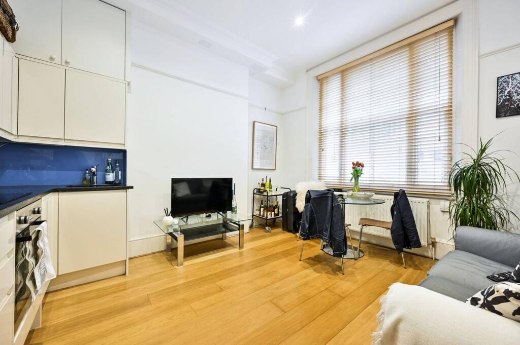 1 bed 1st Floor Flat for rent in London. From Foxtons - Earls Court