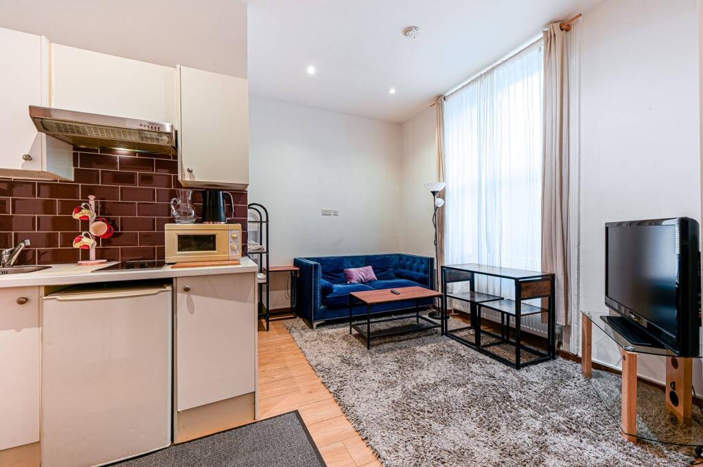 1 bed 1st Floor Flat for rent in London. From Foxtons - Earls Court