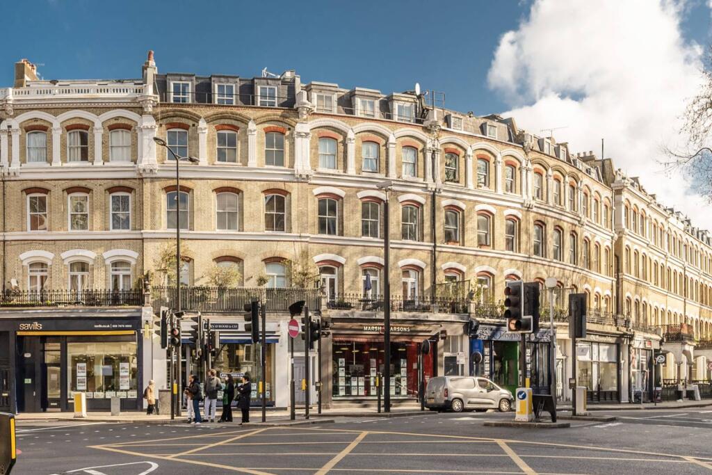 1 bed 1st Floor Flat for rent in London. From Foxtons - Earls Court