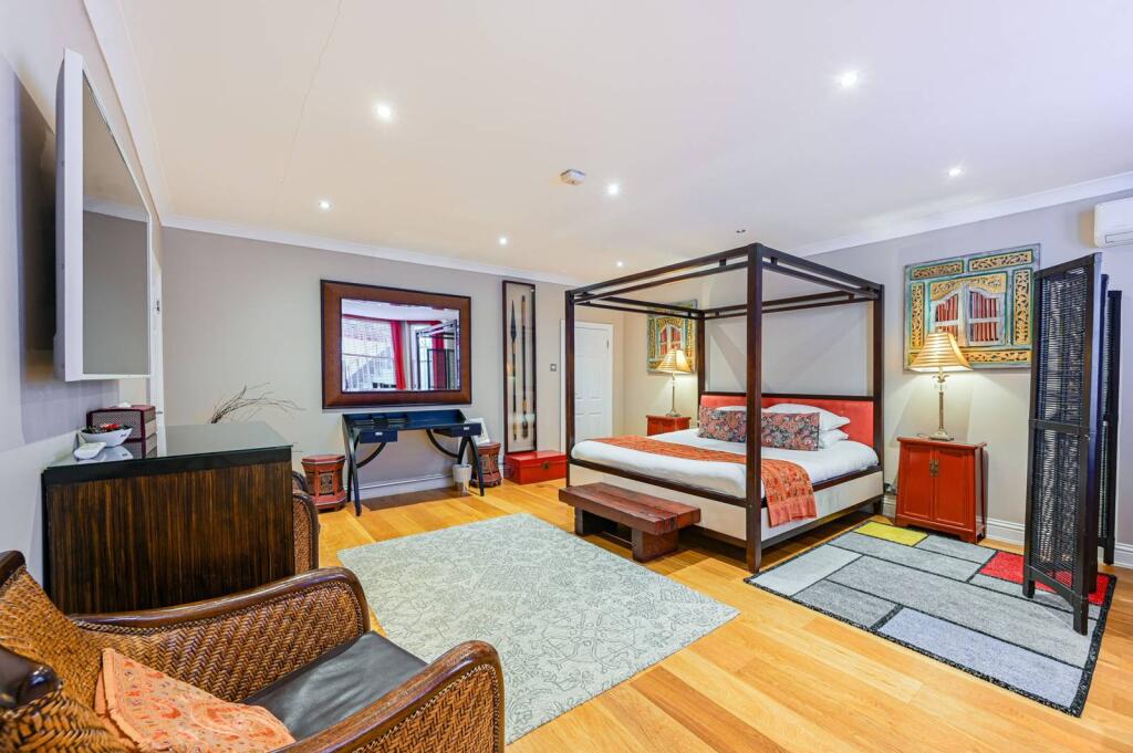 1 bed 1st Floor Flat for rent in London. From Foxtons - Earls Court