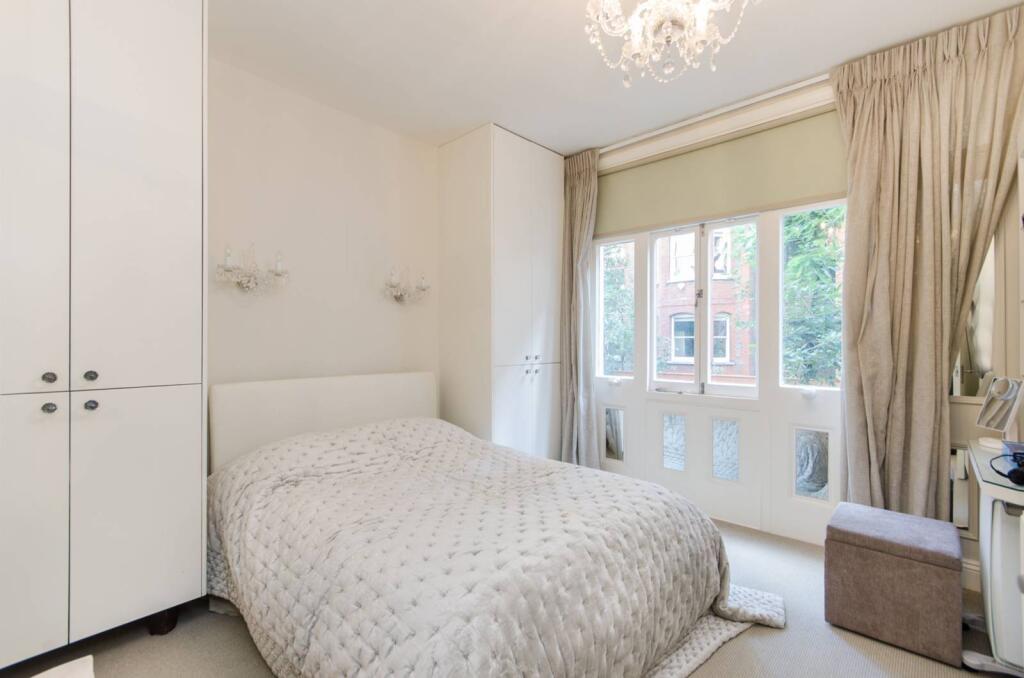 1 bed 1st Floor Flat for rent in London. From Foxtons - Earls Court