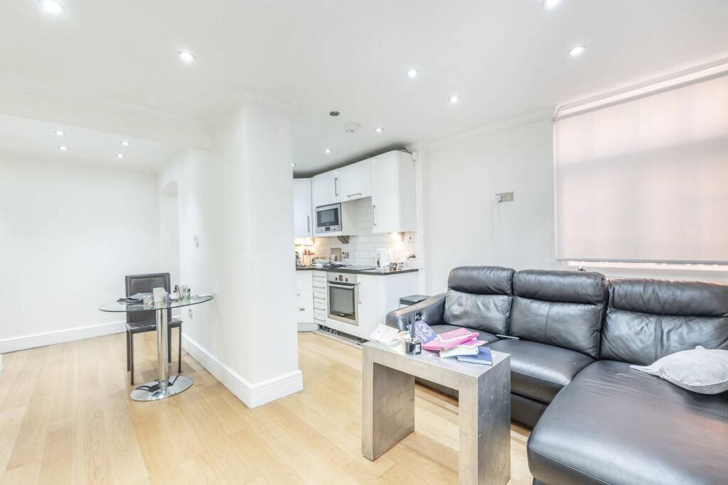 1 bed 1st Floor Flat for rent in London. From Foxtons - Earls Court