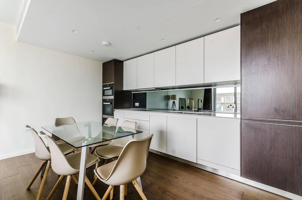 3 bed 1st Floor Flat for rent in London. From Foxtons - Earls Court