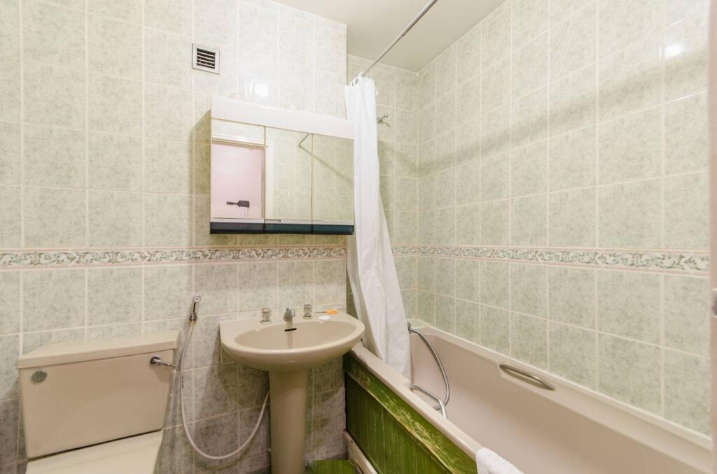 0 bed Studio for rent in London. From Foxtons - Earls Court