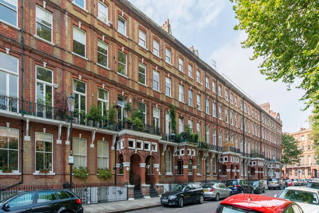 3 bed 1st Floor Flat for rent in London. From Foxtons - Earls Court