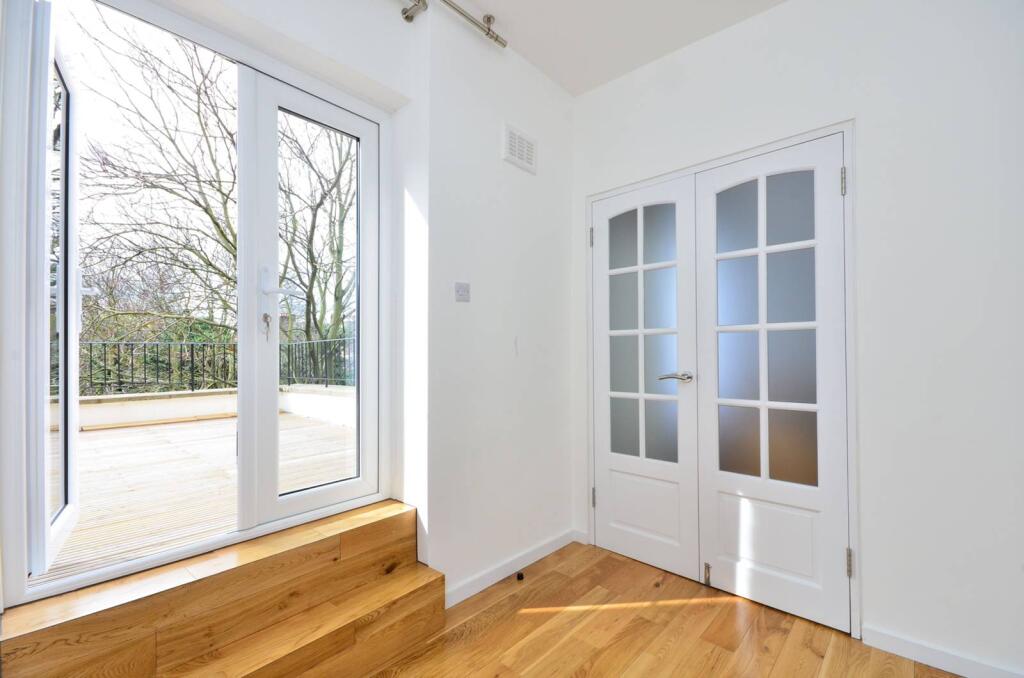 1 bed 1st Floor Flat for rent in London. From Foxtons - Earls Court