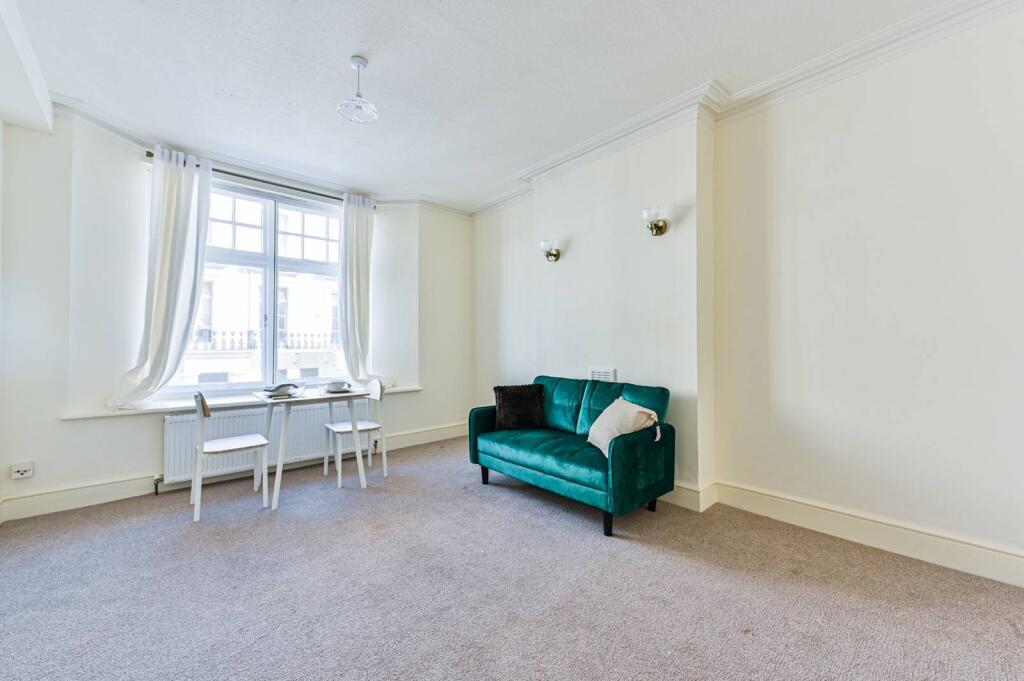 1 bed 1st Floor Flat for rent in London. From Foxtons - Earls Court