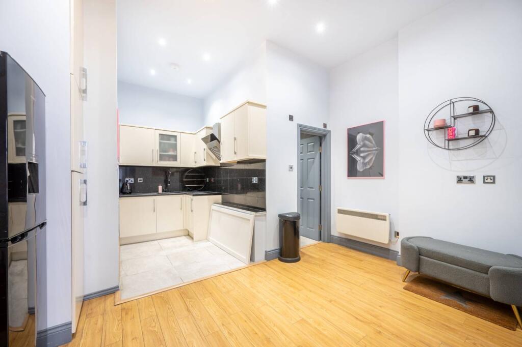 1 bed 1st Floor Flat for rent in London. From Foxtons - Earls Court